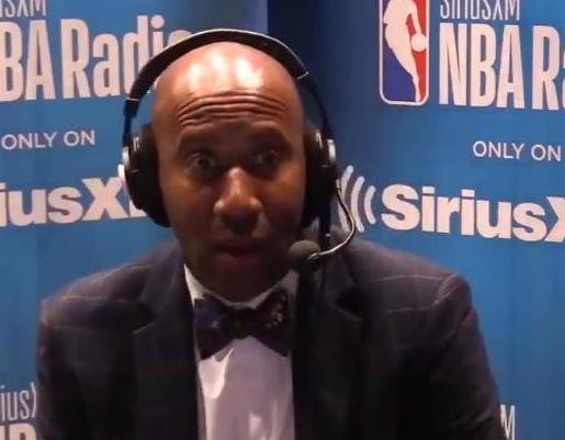 47岁苏提达率泰国队入场，穿西装系领带气宇轩昂，“艳压”欧拉弄（47岁苏提达领衔泰国队亮相，西装配领带气度不凡，风头盖过欧拉弄）