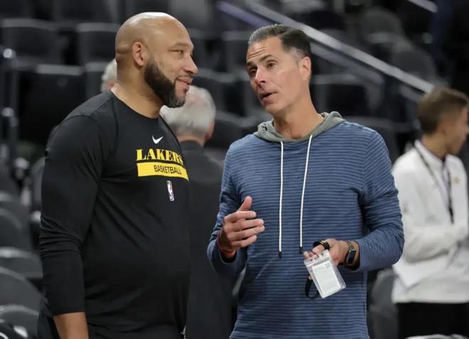 拜仁慕尼黑客场大胜沙尔克04（拜仁客场横扫沙尔克04）