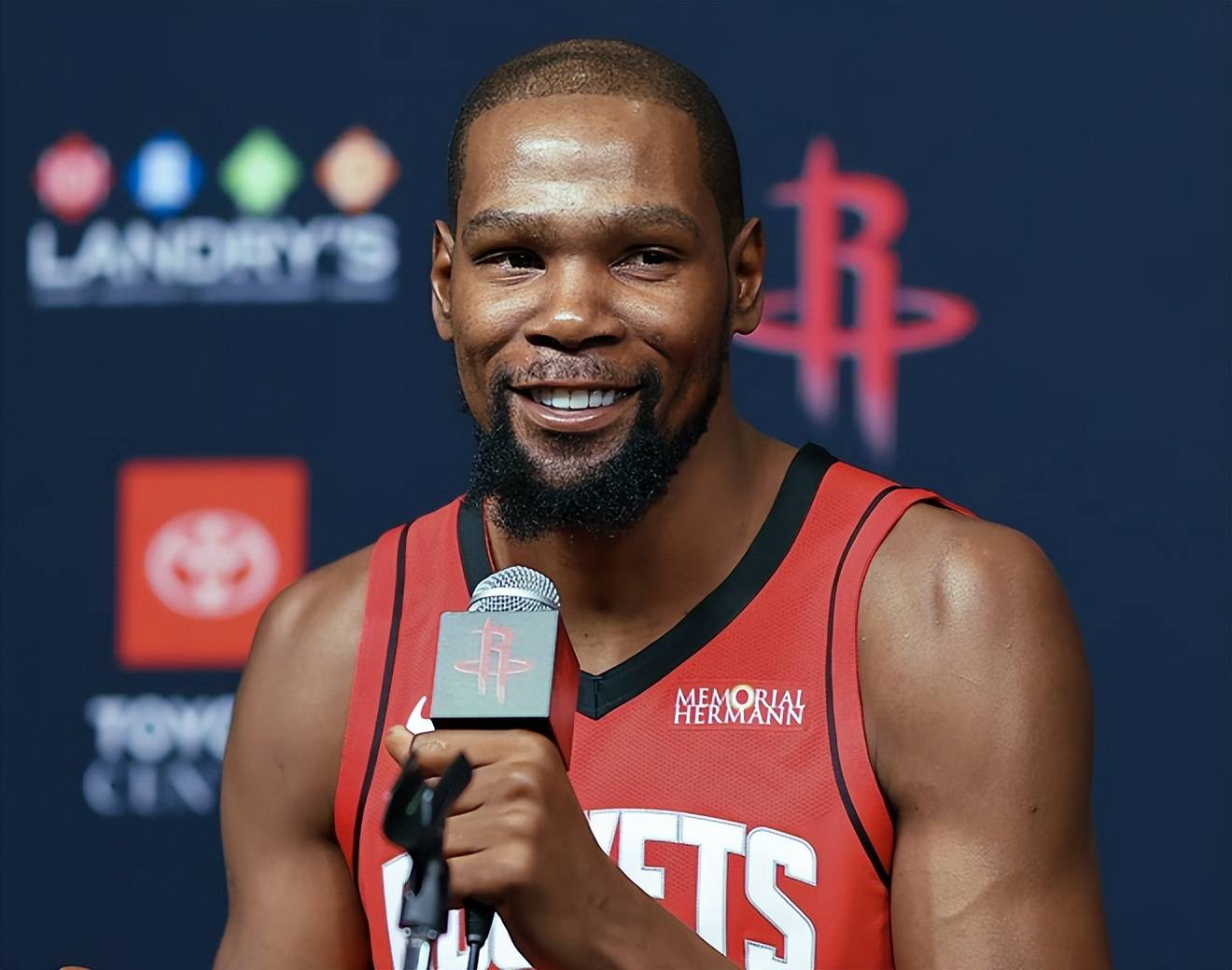 巴萨新星登场攻入制胜球（巴萨小将替补出场打入致胜一球）