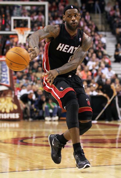 足协杯前瞻：国安时隔7年冲队史第5冠，河南盼成新王创历史（足协杯前瞻：国安时隔七年剑指队史第五冠，河南盼加冕新王改写历史）