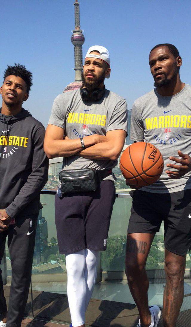 浓眉仅得2分：雷霆收缩内线，策略调整待突破（雷霆严守篮下致浓眉仅2分 战术调整亟待破局）