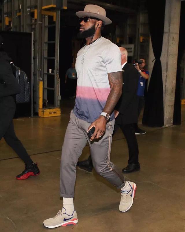 被遣送回家！消息人士：保罗可不是G联盟小角色 快船好歹留点颜面（被叫回家？知情人称保罗绝非G联赛边角料，快船也该顾及脸面）