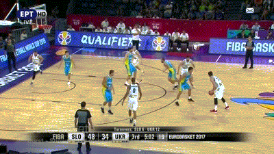 激烈！京辽大战吹罚42次犯规，北京获得31次罚球（京辽之战火爆：全场42次犯规，北京获31次罚球）