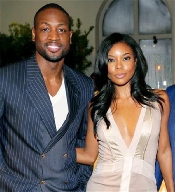 新援阿里亚斯参加了狼队在西班牙的首堂训练课！🇨🇴（阿里亚斯亮相狼队西班牙首训！🇨🇴）