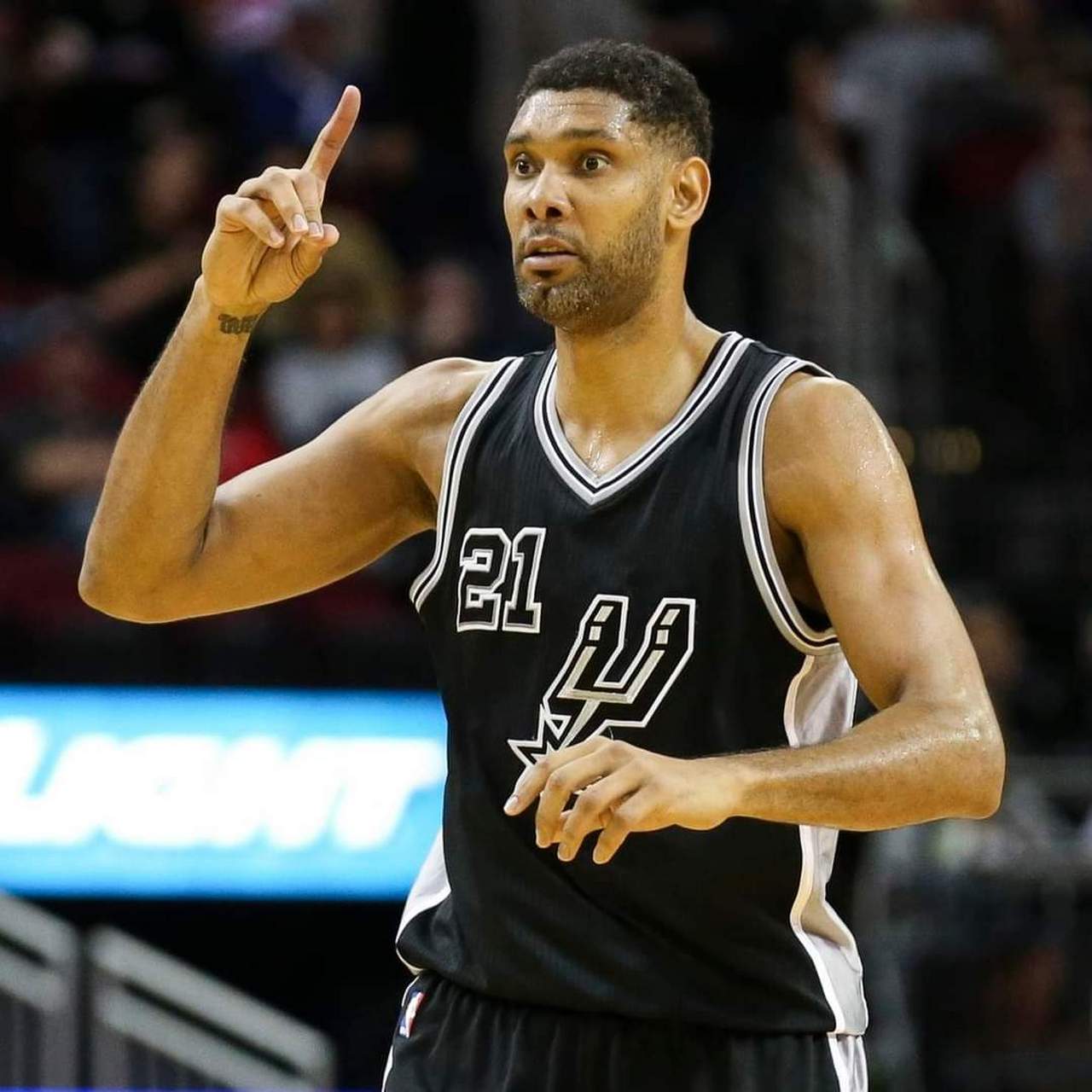 12月26日西部巅峰对决！掘金主场迎战森林狼 约基奇能否率队捍卫高原主场？（12月26日西部强强对话：掘金主场迎战森林狼，约基奇能否守护高原堡垒？）