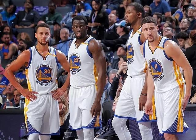 就是不怵枪手！埃梅里带队10次面对阿森纳，4胜4平2负（埃梅里对阵阿森纳10战占优：4胜4平仅2负）