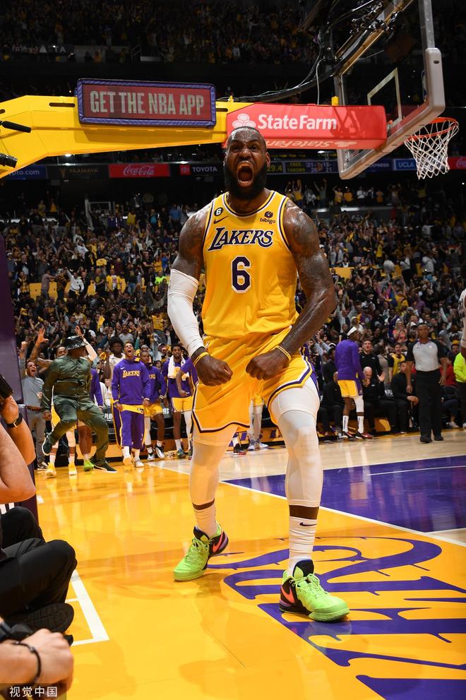 稳定表现！米切尔17中9轰28分8助攻（发挥稳健！米切尔17投9中砍下28分8助攻）