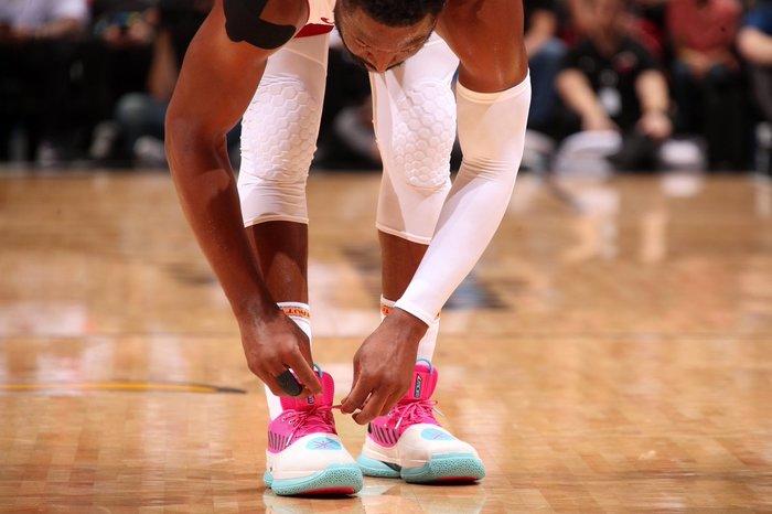 强者从不抱怨（强者无怨言）