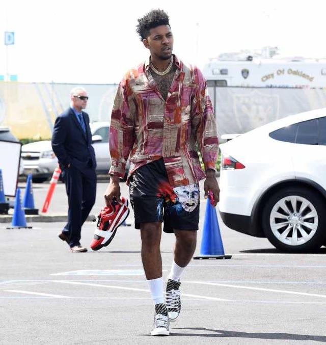 CBA球队战绩分析及焦点对决回顾（CBA球队战绩纵览与焦点之战复盘）