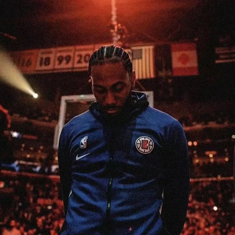 一场篮球比赛的争议瞬间：肘击事件背后的真相（肘击引爆赛场争议：背后真相还原）