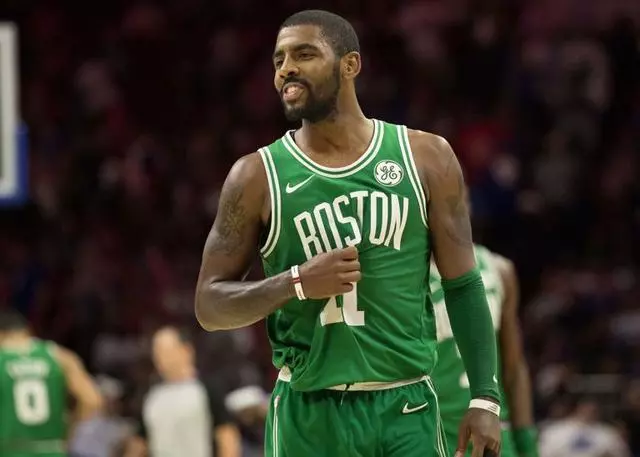 曼联客战水晶宫首发：姆伯莫PK马特塔，齐尔克泽、格伊出战（曼联客场挑战水晶宫首发出炉：姆伯莫对决马特塔，齐尔克泽与格伊先发）